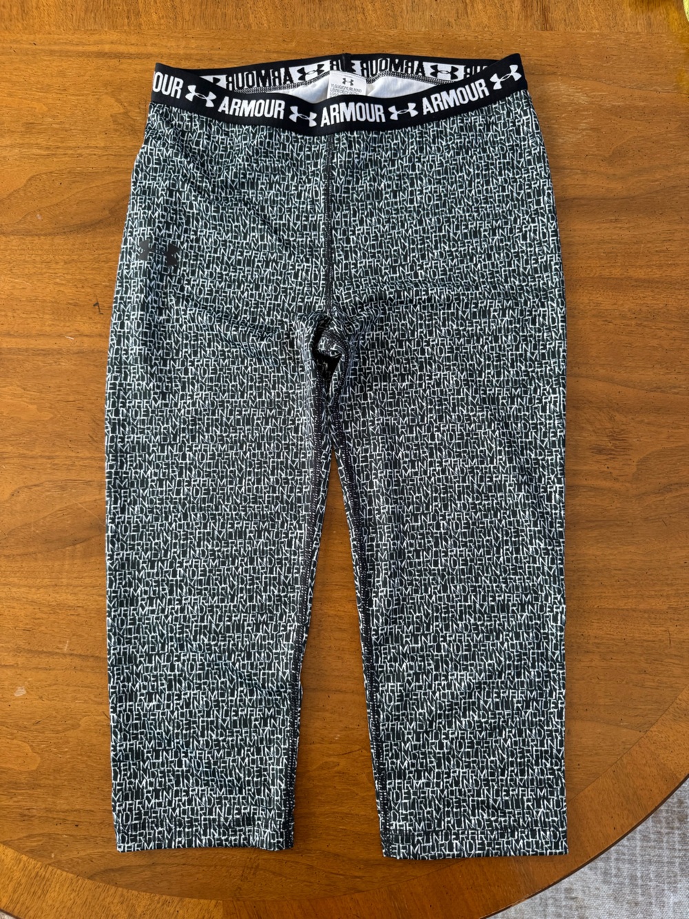 Girl’s Under Armour Leggings Black & White Pattern